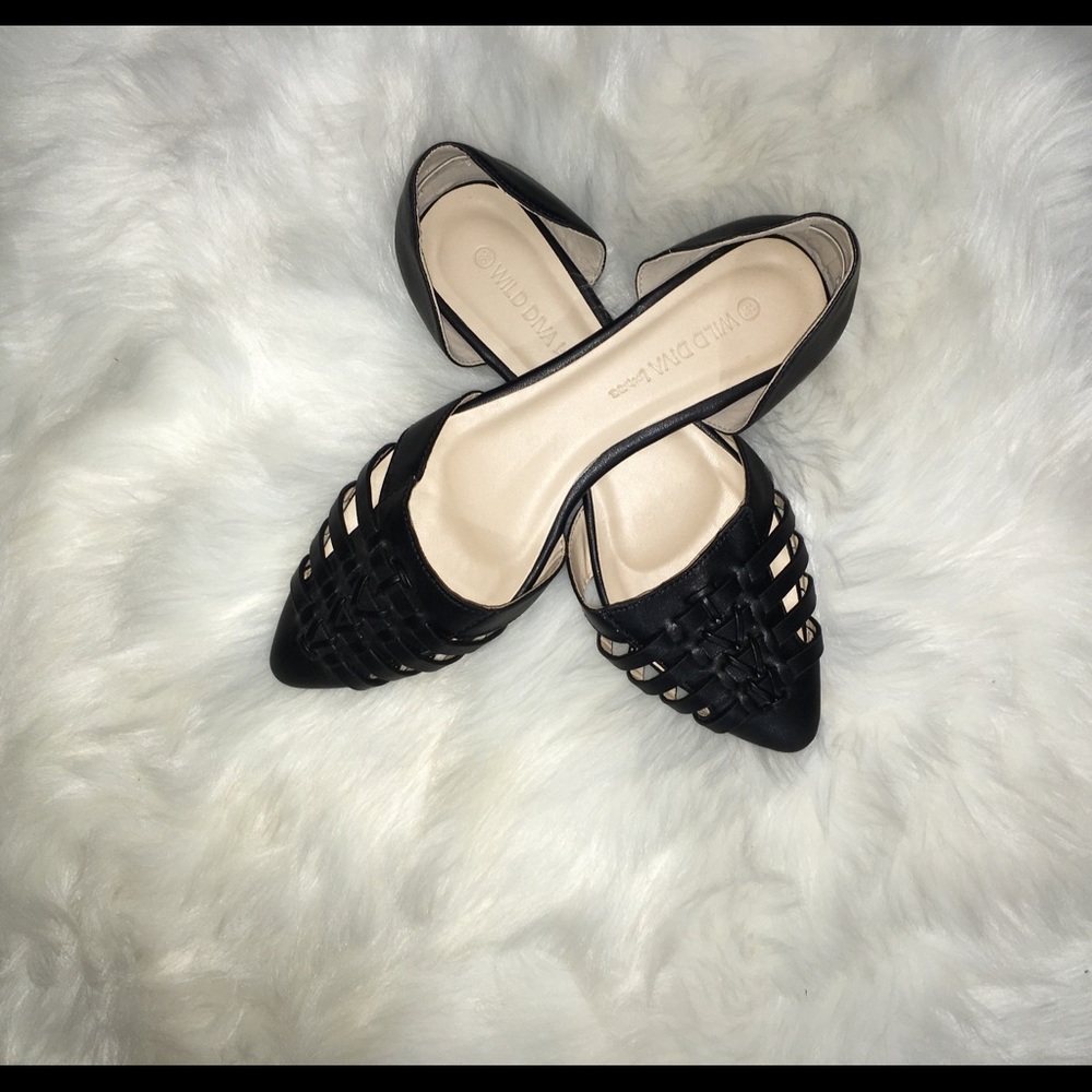 SOLD Black Pointed Toe Flats